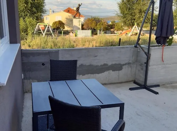 Little Olive Tree House Апартаменты *